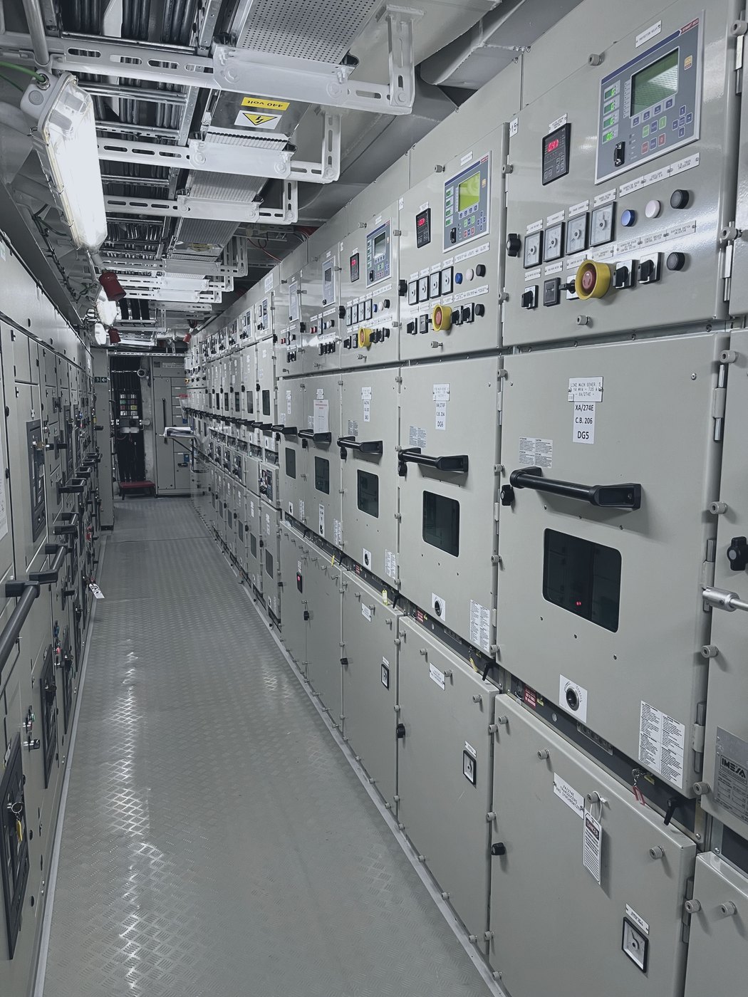 Diesel & gas gensets
